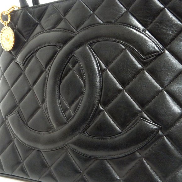 MUST SEE! CHANEL BLACK LAMB SKIN SHOULDER BAG! - Picture 9 of 12